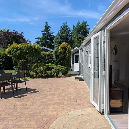 Modern House & Garden Near Amsterdam, 4 Guests アパート