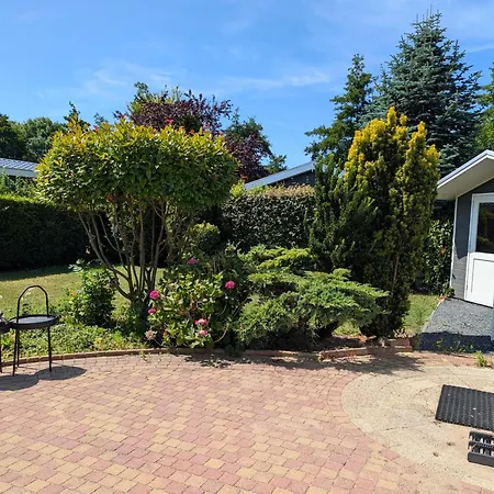 Modern House & Garden Near Amsterdam, 4 Guests アパート