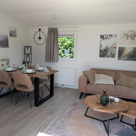 Modern House & Garden Near Amsterdam, 4 Guests アパート