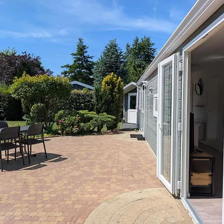 Modern House & Garden Near Amsterdam, 4 Guests アパート