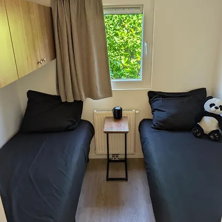Modern House & Garden Near Amsterdam, 4 Guests アパート フェルゼン・ザイト