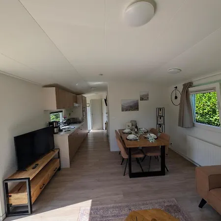 Modern House & Garden Near Amsterdam, 4 Guests アパート フェルゼン・ザイト